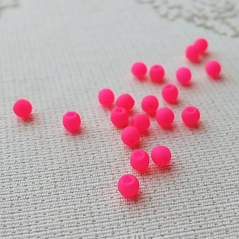 ポンポンピンク〜3mm〜　チェコビーズ　3mm 20個