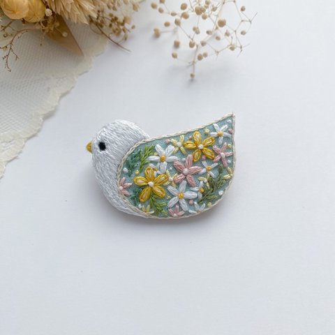 ▷麗しの花鳥  ～手刺繍ブローチ～