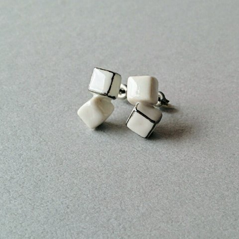 とうきのピアス(white cubes)