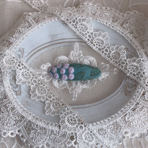 ミモザ刺繍のパッチンピン　ヘアピン　