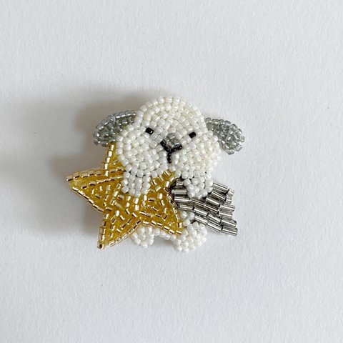 ウサギさんと流れ星(白) ブローチ　ビーズ刺繍