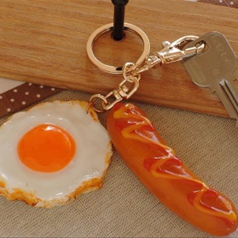 キーリング(キーホルダー)　目玉焼き&ウインナー　食品サンプル　グッズ　ハンドメイド