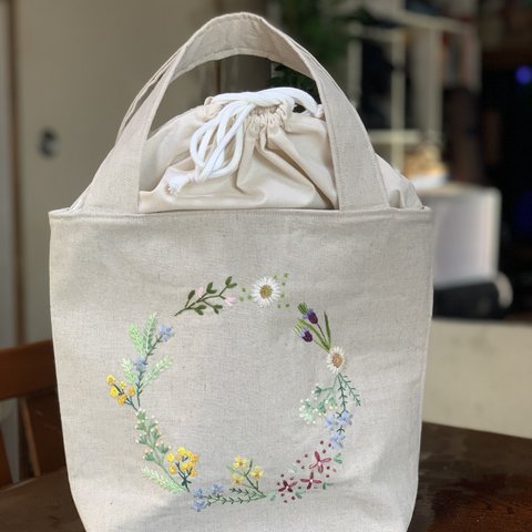 野の花刺繍の春の花咲く巾着バック