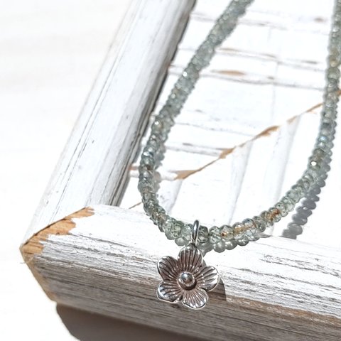 ❁Green sapphire＆flower necklace All silver925❁ レアな宝石質グリーンサファイア