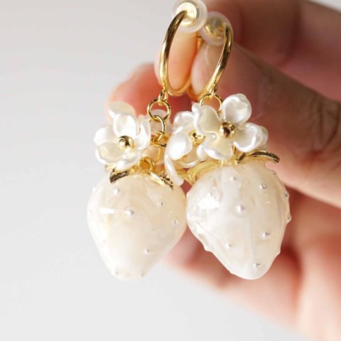 【Clip-on earrings】strawberry flower No.61