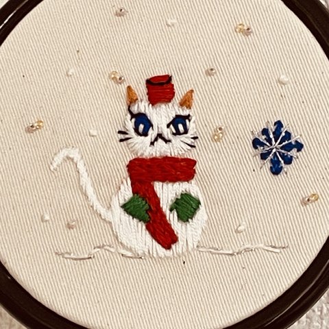 刺繍枠飾り ねこ雪だるま