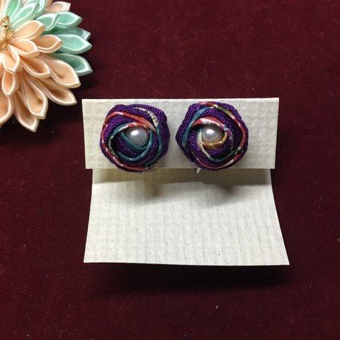 つまみ細工　玉バラのイヤリング(紫)