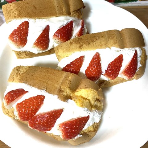 苺クリームサンドシフォンケーキ3個セット🍓🍓🍓