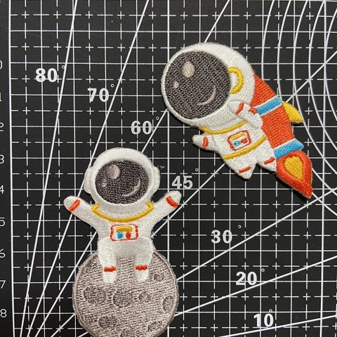 2枚入宇宙　シリーズ　宇宙船　宇宙士　刺繍アイロンワッペンシールタイプ