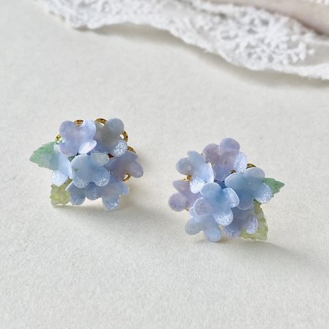 水彩画のような普段使いの紫陽花ピアス/イヤリング