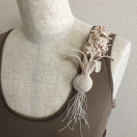 静謐なる球根 brooch