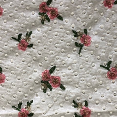 刺繍生地　ピンクのお花