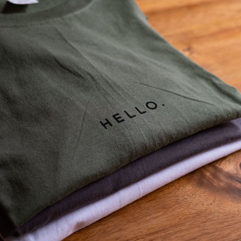 ビッグロングTシャツ「HELLO.」／グリーン