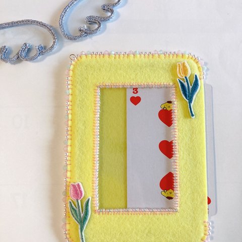 トレカケース　トレカケースデコ　ビーズ刺繍　クリーム色