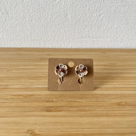 ブラウン系３色のお花ピアス/イヤリング