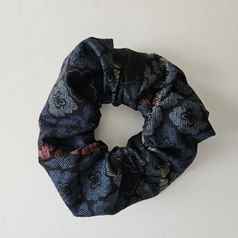 和柄のシュシュ    　-scrunchie-