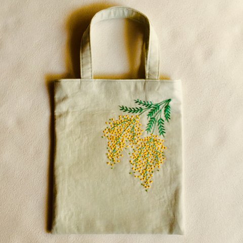 刺繍 ミモザ 手提げ トート バッグ ＜スモーキーペールグリーン＞　トートバッグ