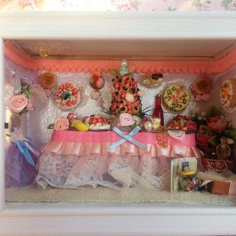 一点物 ドールハウス　お菓子のおしゃれなピンクの夢のお部屋これを眺めていい夢見ましょ♥