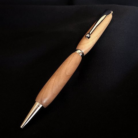 ブラックチェリー材の木製ボールペン  ２ピース回転式（金具：クロームメッキ）