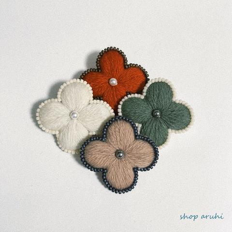 お花の刺繡ブローチ