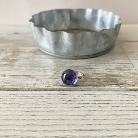 フュージングガラスのイヤーカフ（薄い青紫）