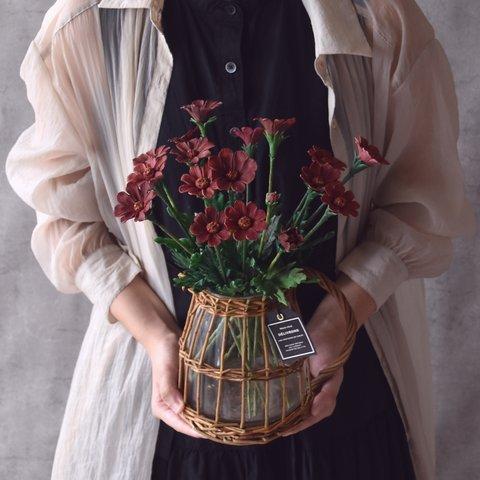 ◆粘土のお花◆　チョコレートコスモス・・・籐　フラワーピッチャー　高さ約32センチ　T871