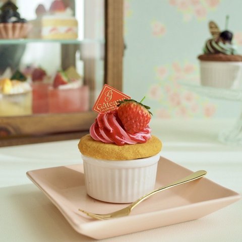 苺のカップケーキ小物入れ