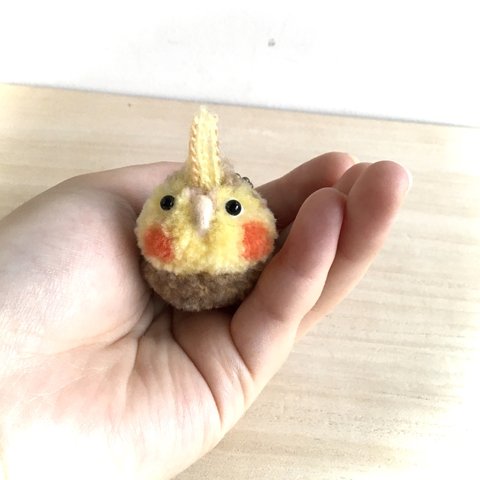 ちびちびもけもけオカメインコ(シナモンパイド)さんのキーホルダー(ボールチェーン)