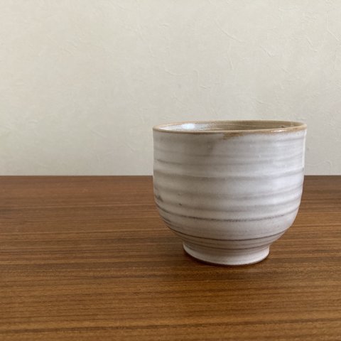 湯呑み茶碗　ホワイト系　陶器　ナチュラル