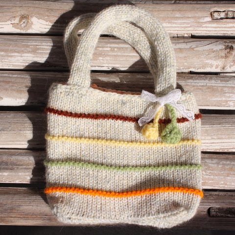 虹色 ミニバッグ。手編み。