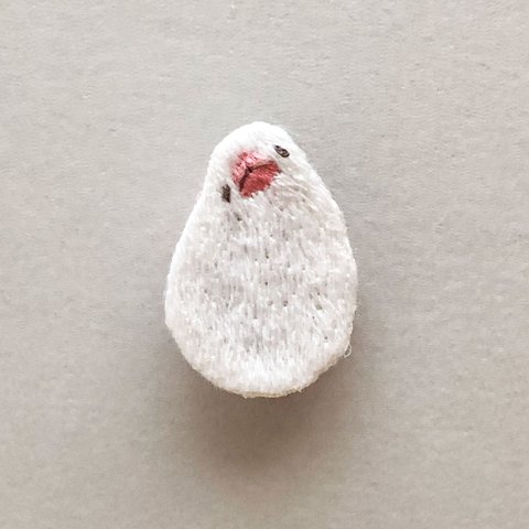 刺繍ブローチ｜首かしげ文鳥さん《受注生産》