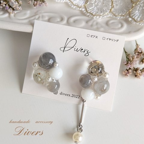 つぶつぶレジンボールのピアス/Gray×clear