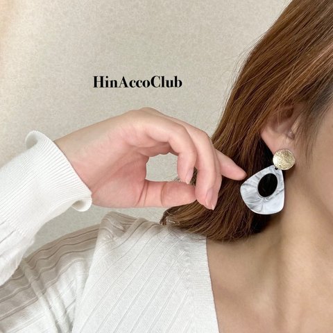 H101.大人可愛い♥大ぶり ピアス スタッドピアス ゴールド アクリル マーブル スタイリッシュ カジュアル エレガント シンプル 上品 大ぶり かわいい gold 真鍮 ゆれる gold 特別