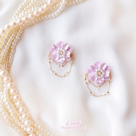 春カラー♫ライトパープルでギヴンを上げて♡charming flower  ピアス(イヤリング)/ P331