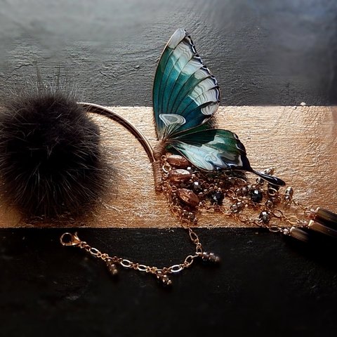 灯花堂・青緑の蝶のイヤーフック(左耳用)
