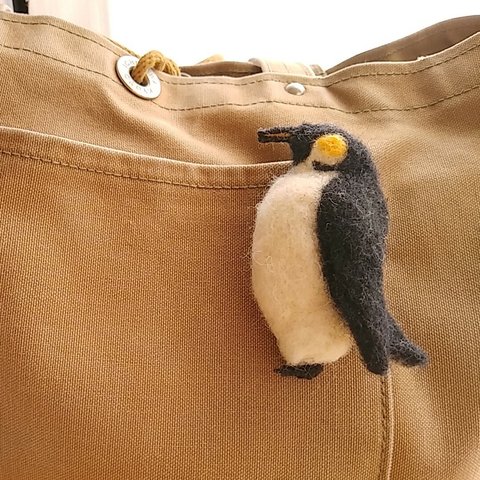 ペンギンのブローチ(コウテイペンギン)