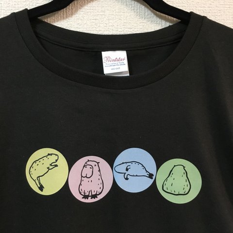 【レディス】ゆる～いカピバラのカラフルTシャツ Lサイズ ブラック