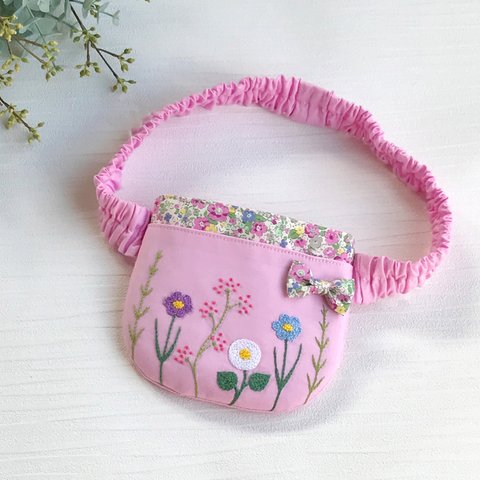 【ウエストゴム】お花の刺繍　ふたなし移動ポケット（ピンク）