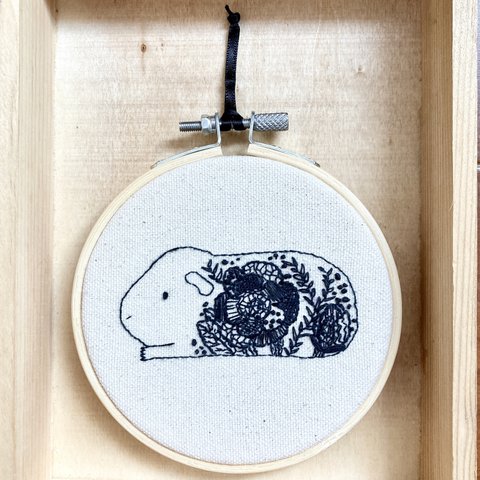 モルモット 刺繍枠飾り11cm ②