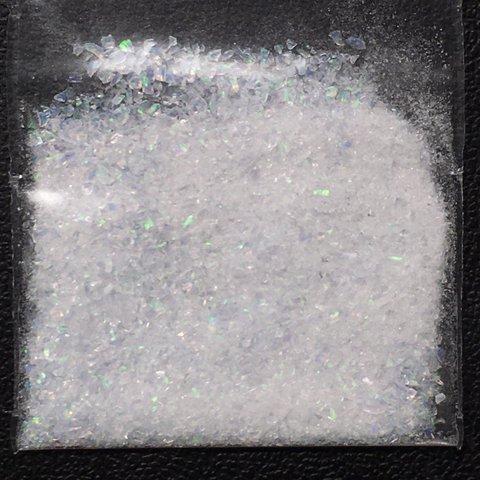 《合成オパール》(フローレスオパール) 原石 ホワイト/緑斑 1.4g