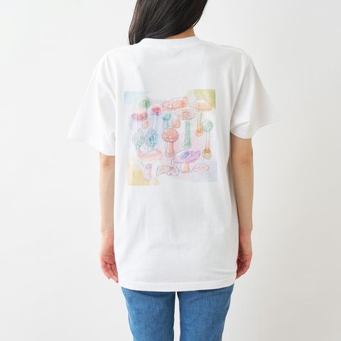 カラフルきのこのバックプリントTシャツ