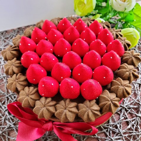 【受注製作】苺たっぷり♪チョコレートケーキ♪フェルト