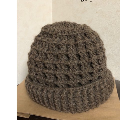 手編みのニット帽子《ブラウン》