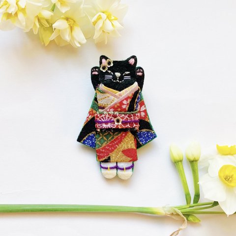 一点物【おめかしおねむねこミニブローチ】黒猫ちゃん（フェルト・刺繍・振袖・着物・和・寿・縁起物・結婚式・入園入学・卒園卒業・ひな祭り・春・インテリア）