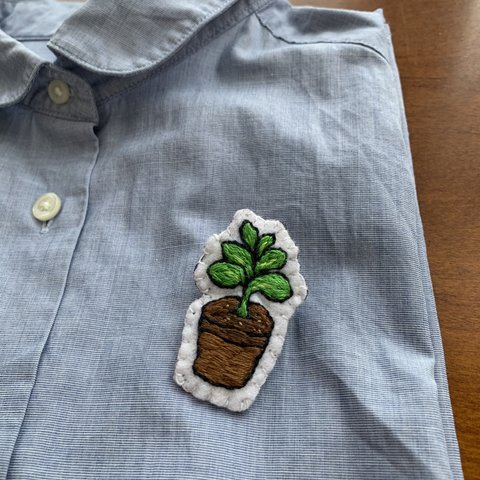 ★植物の刺繍ブローチ★