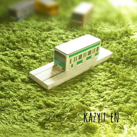 木の電車 オブジェ  緑