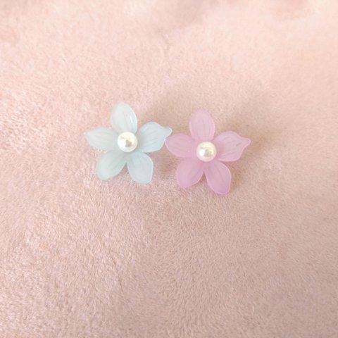 シンプル 色違いのお花ピアス＆イヤリング #樹脂ピアス #樹脂ノンホールピアス #ステンレスピアス