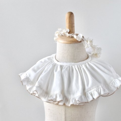 ruffle bib