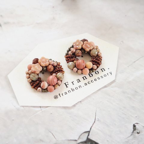 Pink pepperberry wreathe earring