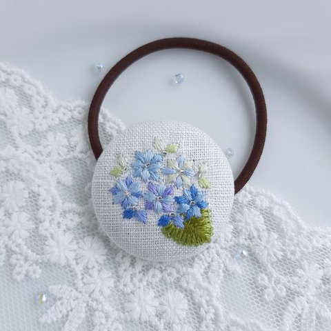 星のきらめく紫陽花  刺繍ヘアゴム くるみボタン